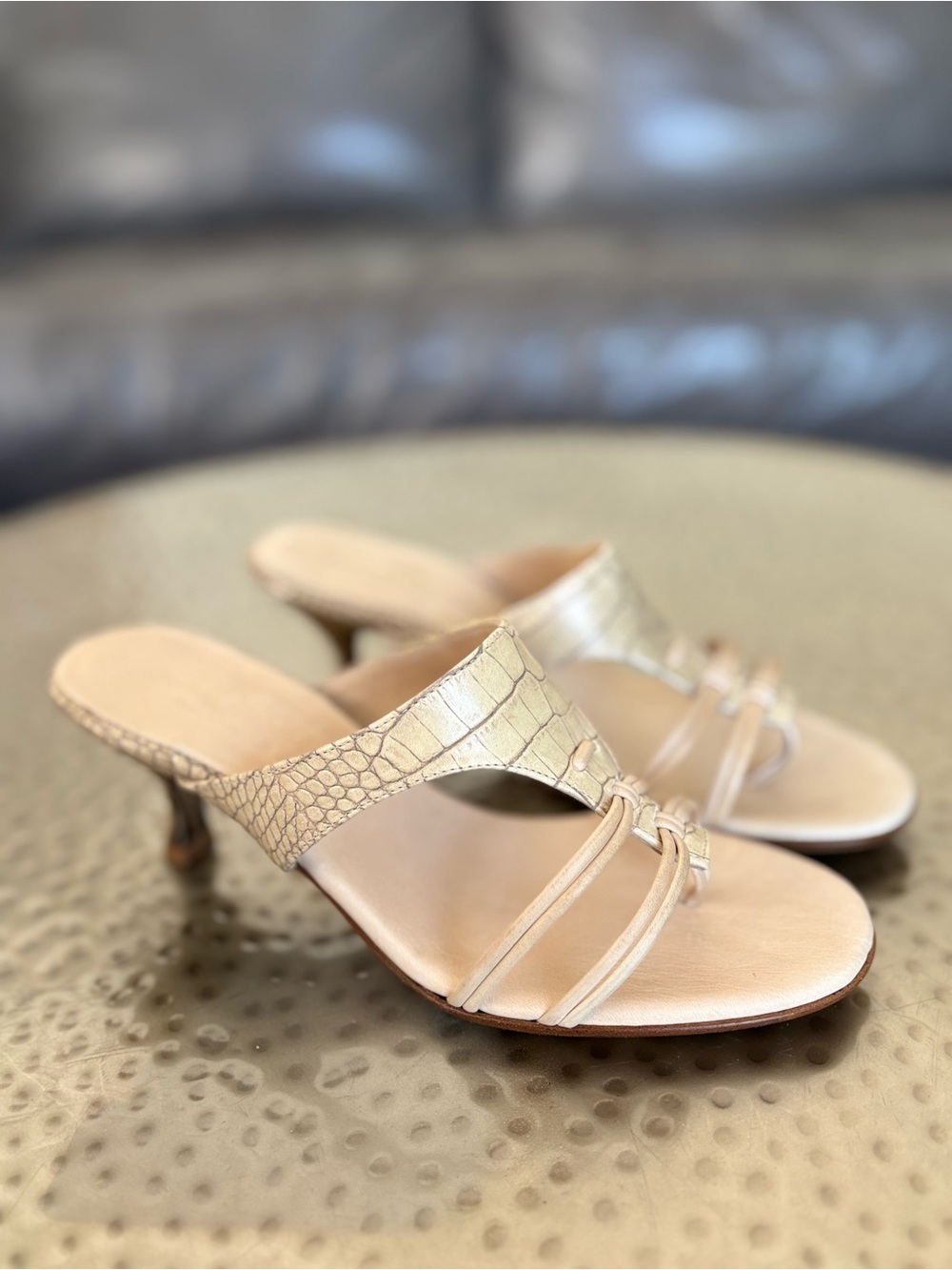 Tommy Bahama Made in Italy Leather Kitten Heel Sandals | Y2K | Size 6M